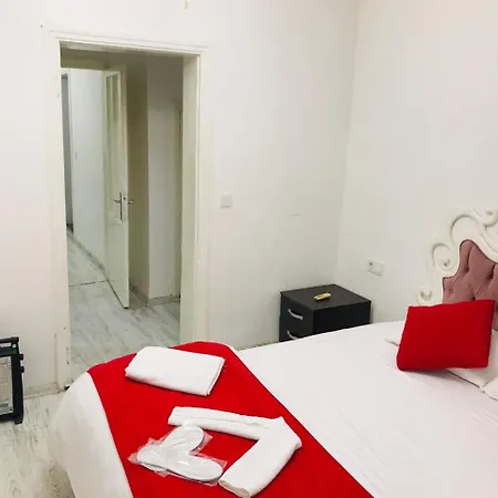 Deniz & Suits Aparthotel Smirne